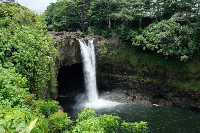 Rainbow Falls in Hilo Big Island Hawaii things to do — photo by @sethcottle on Unsplash