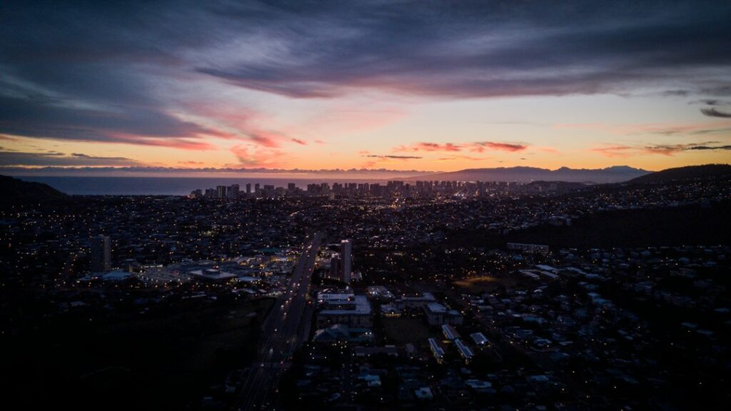 Driving the Full Loop Around Oahu: Route, Timing, and Stops — photo by @purzlbaum on Unsplash