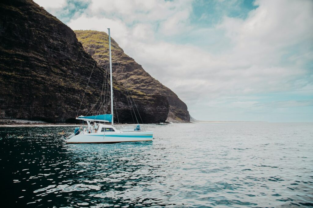 Molokini Snuba Add-On: Mid-Depth Excursion Boat Booking — photo by @trenthaaland on Unsplash