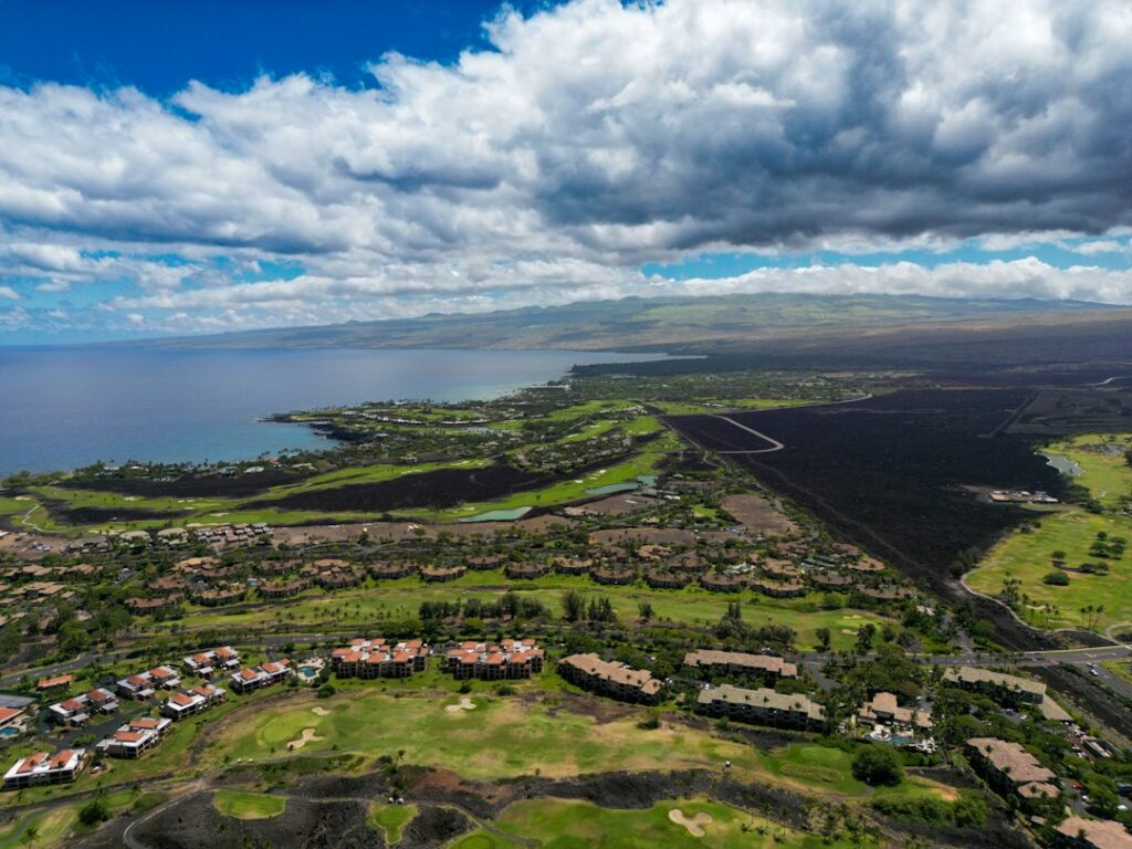 Cell Coverage in Hawaii: Verizon vs T-Mobile vs AT&T Signal Maps — photo by @alamediahawaii on Unsplash