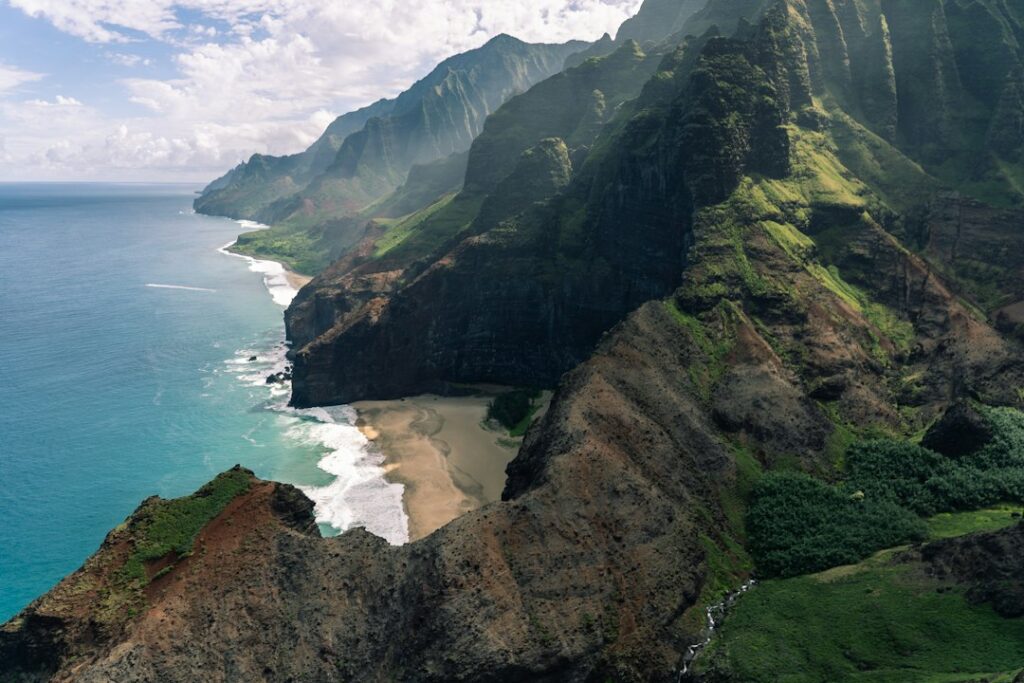 What to Eat in Hawaii: Plate Lunch, Poke, Shave Ice, Malasadas — photo by @debrupas on Unsplash