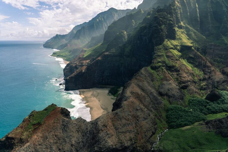 What to Eat in Hawaii: Plate Lunch, Poke, Shave Ice, Malasadas — photo by @debrupas on Unsplash