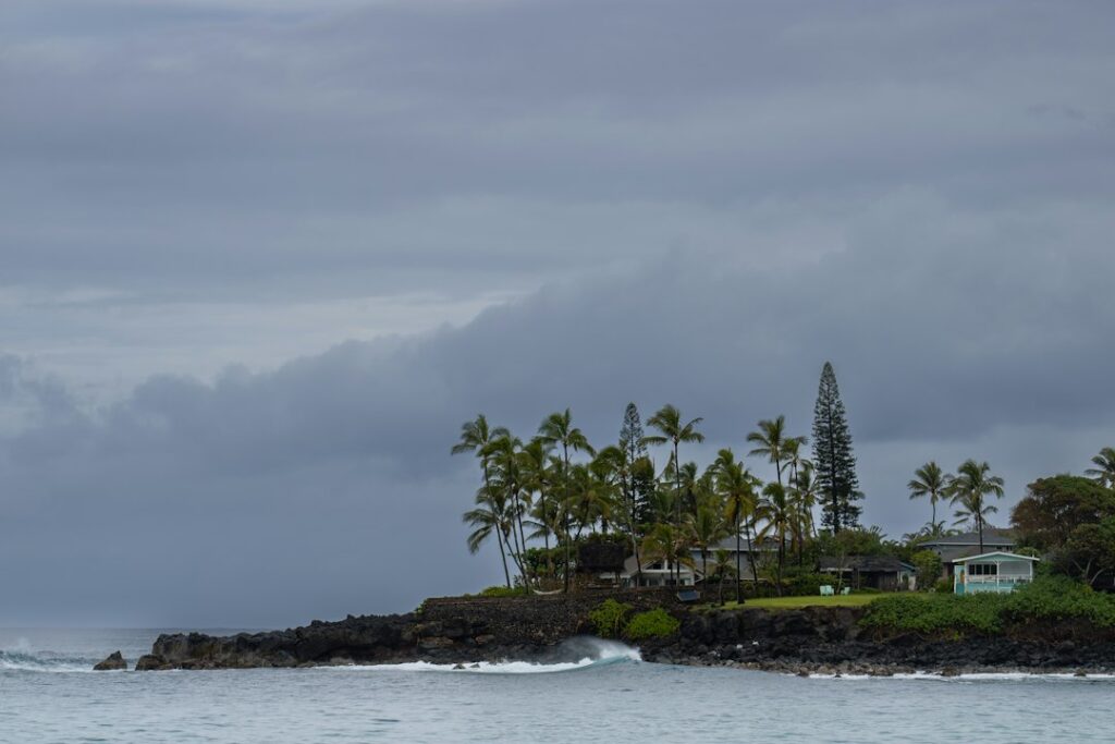 Waimanalo Sherwoods Windward Oahu: Kaiona Point Bathing Approach — photo by @kleong808 on Unsplash