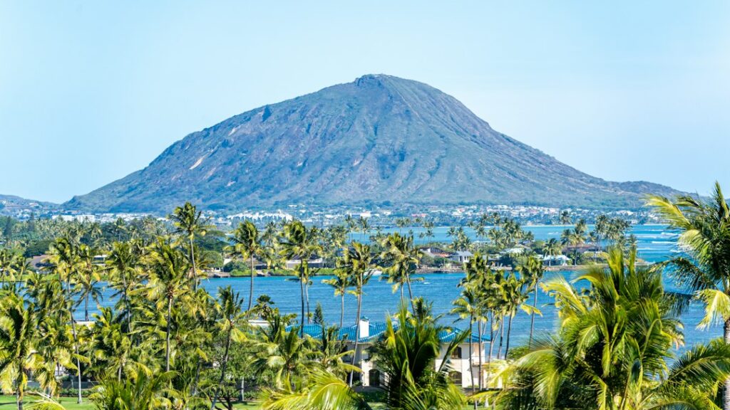 Hawaii Vog SO2 Advisory Levels: DOH Interagency Air Sensor Network — photo by @winstonchen on Unsplash