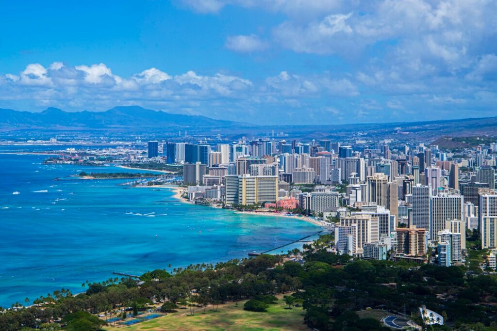 Honolulu Skyline Rail: Stations, Fares, and Park-and-Ride Lots — photo by @rise13law on Unsplash