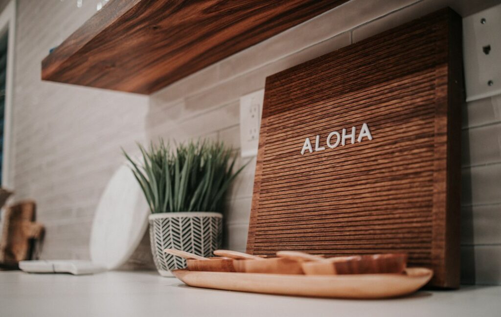 Oahu Short-Term Rental Crackdown (Bill 41): What 30/90-Day Rules Mean for Newcomers — photo by @zapsizzle on Unsplash