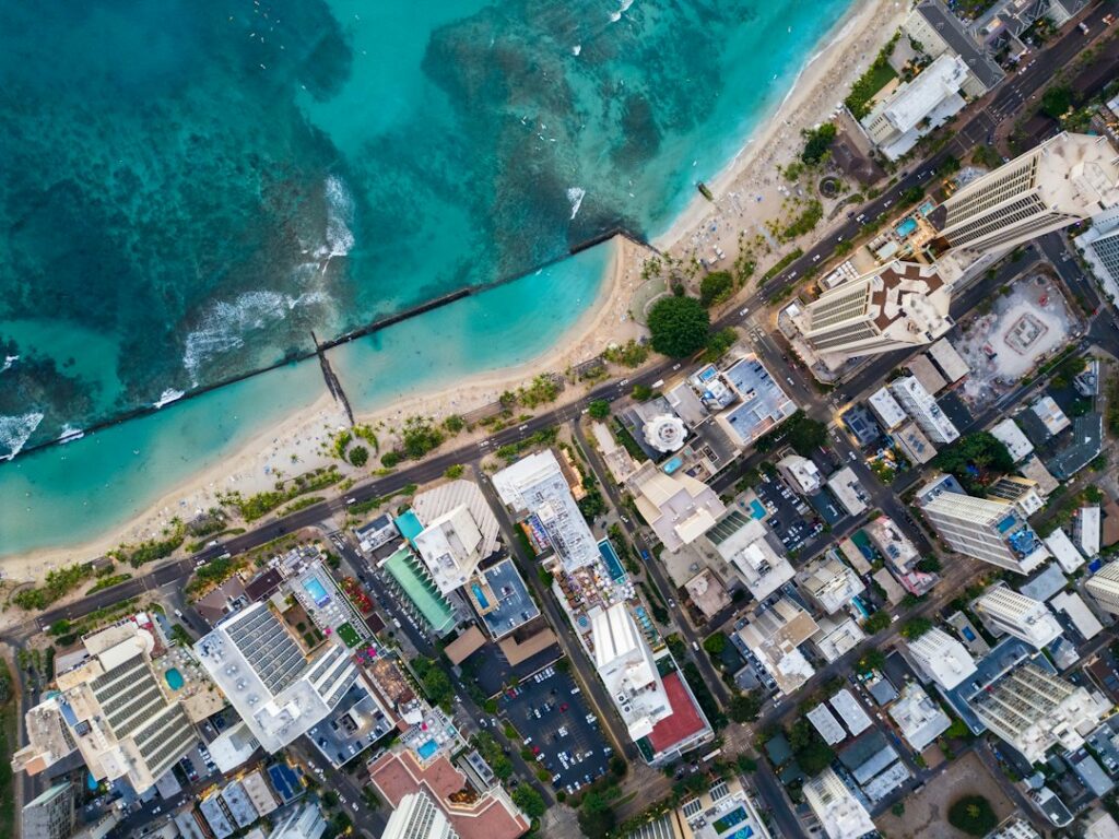 Nuuanu Pali Lookout Windward Oahu: Trade-Wind Bluff Vantage — photo by @spensersembrat on Unsplash