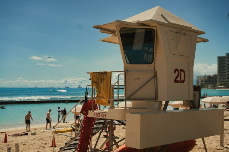 Rip Current Awareness Hawaii: Lifeguarded Waters and Flag System — photo by @potato_traveler on Unsplash