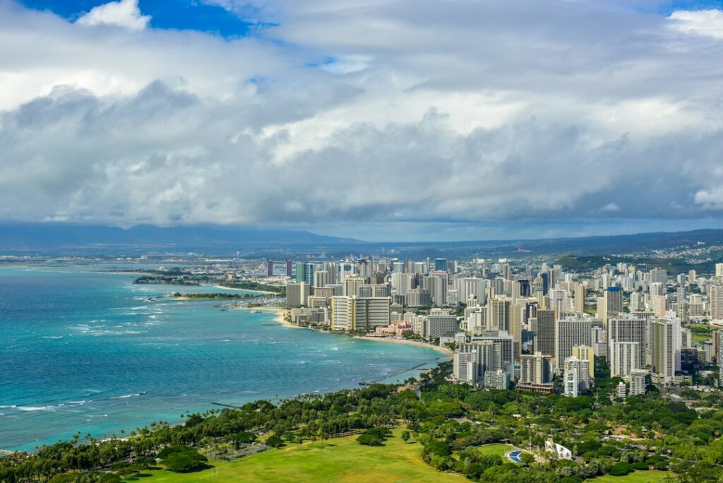How Hawaii Taxes Retirement Income: Pensions, Social Security, and 401(k)s — photo by @zetong on Unsplash