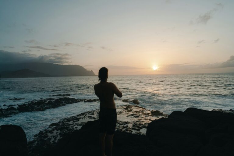 Coco Palms Wailua Ruins Drive-By: Elvis Blue Hawaii Filming Site — photo by @oxendine_ on Unsplash