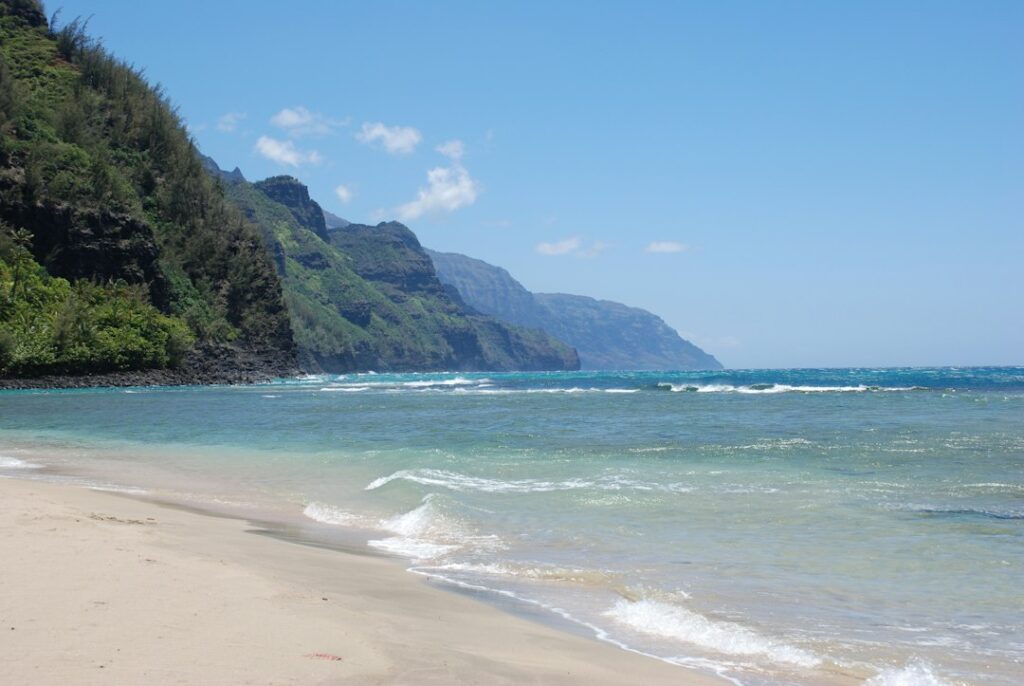 Ehukai Pipeline Vantage: Oahu Winter Swell Photography Setup — photo by @mjfilms on Unsplash
