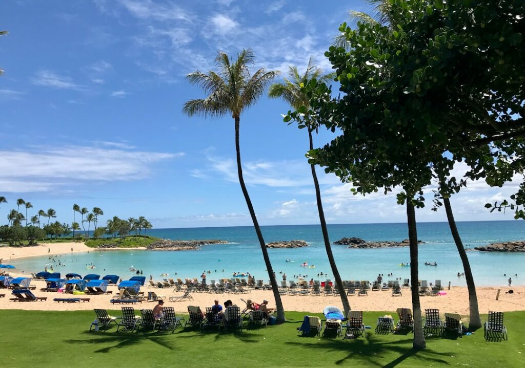 Hawaii Vacation Rental vs Hotel: Cost and Amenity Trade-Offs — photo by @yourlifestylebusiness on Unsplash