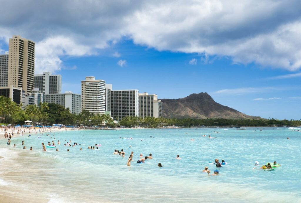 Hawaii Alcohol Laws for Tourists: Waterfront and State Park Rules — photo by @hiraganakat on Unsplash