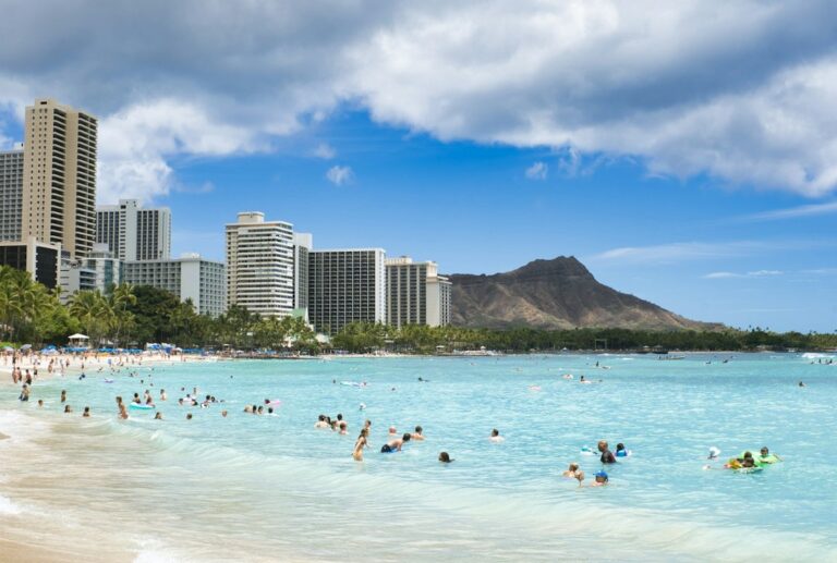 Hawaii Alcohol Laws for Tourists: Waterfront and State Park Rules — photo by @hiraganakat on Unsplash