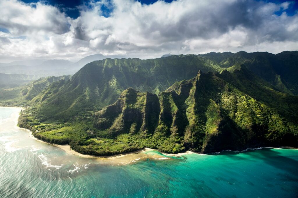 where to stay in kauai — photo by @jarvisphoto on Unsplash