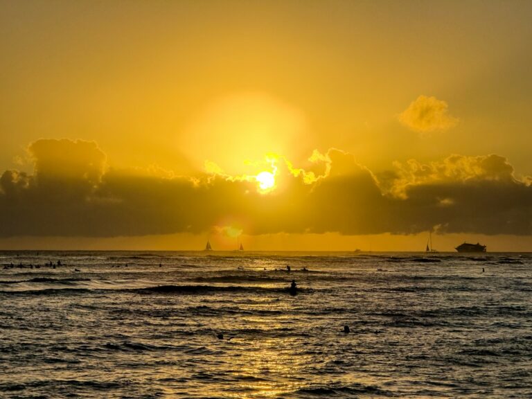 Mokoli’i Kayak from Kualoa: Paddle Distance and Current Timing — photo by @shinzan on Unsplash