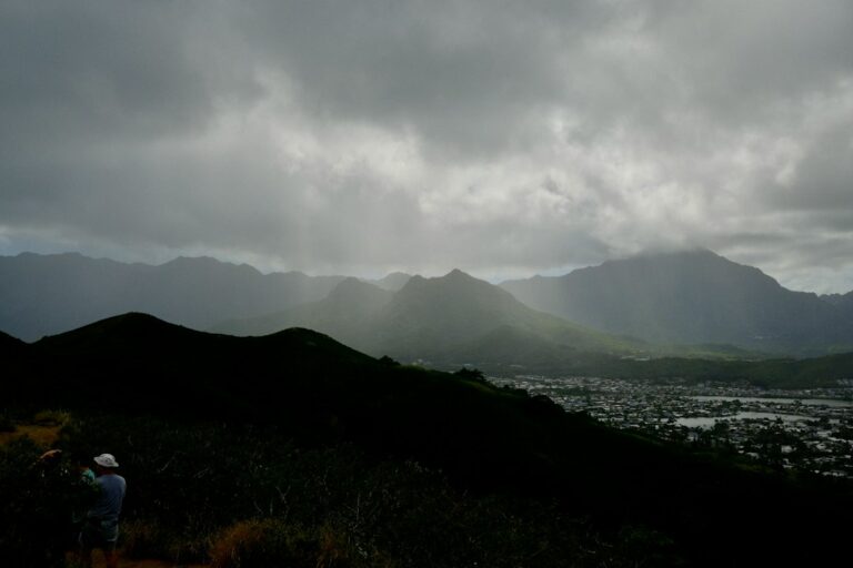 Iao Valley Needle Central Maui: Rain Afternoon Alternative Stop — photo by @sandyjiang_ on Unsplash