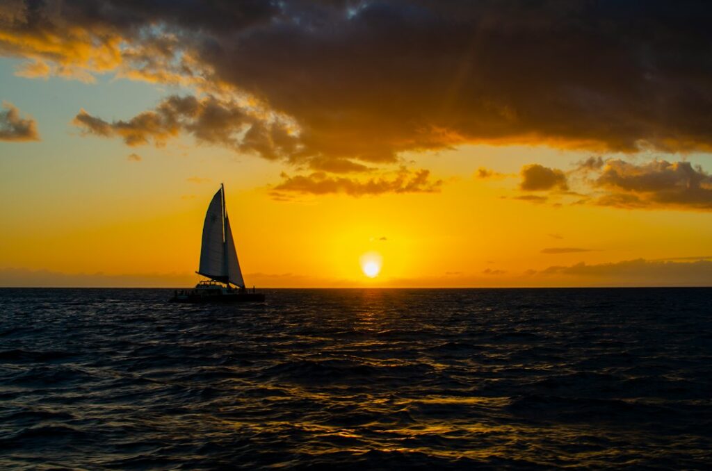 sunset cruise hawaii — photo by @hideobara on Unsplash