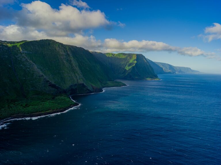Kauai coastline Hawaii — photo by @szarapka on Unsplash