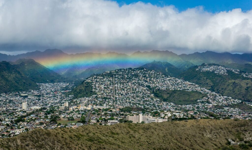 rainy day activities maui — photo by @the_bracketeer on Unsplash